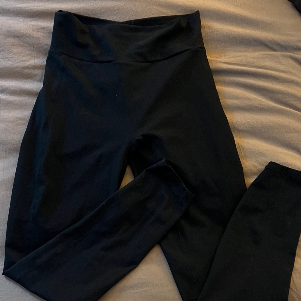 Butt scrunch black leggings